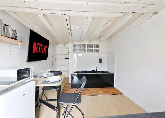 Quartier Saint-michel Notre-dame 3 Free Netflix Paris